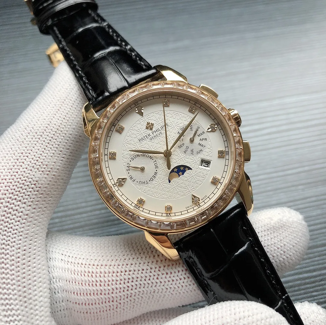 【Top replica】💰5600! Patek Philippe PP 🎮R33 complex function chronograph series is launched. Patek Philippe is a noble work of art! Exclusive text plus high-end inner shadow logo, matched with imported 9100 multi-function movement (0 repair) function (24 hours, day of the week, stars, month) imported 316 stainless steel, using 18k quality furnace vacuum plating! Paired with Italian imported calfskin! Original folding buckle! Size 42mm. Wear-resistant and scratch-resistant sapphire glass! Super waterproof to 50 meters! 🎮Simple but not simple! You can never own a Patek Philippe, you are just keeping it for your descendants. (Serious promise: The physical product has a better gloss and feel, the dial scale is lifelike, the case craftsmanship is all master-level light body inspection, and the new era machine high-tech forging is shocking and noble. You deserve it! Please look for the exclusive quality 🎮 Sanjie exquisitely recommends men's mechanical watches. SJ carefully creates ultra-real physical pictures for you.